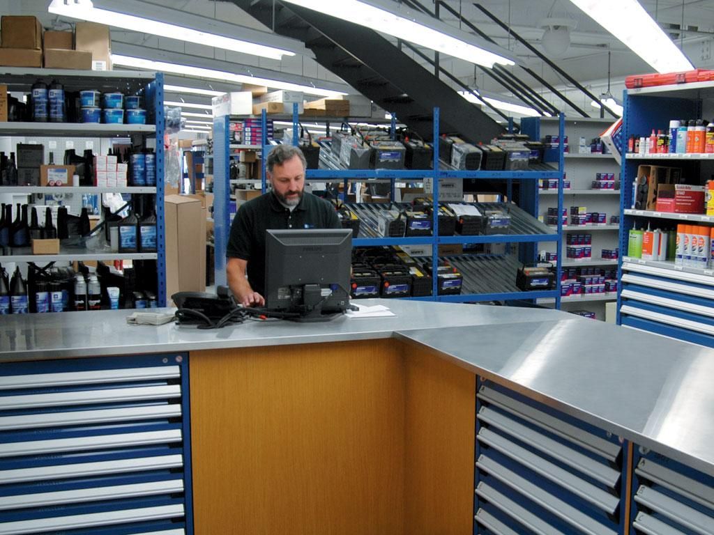 Noticia sobre repuestos: Más que Vender Repuestos: Cómo la Limpieza, el Orden y la Exhibición Definen el Éxito de tu Tienda de Autopartes